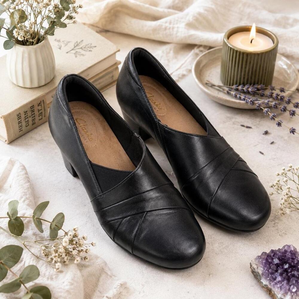 Clarks Black Leather Comfort Heels Sz 9.5 Witchy Academia Grannycore Office Chic